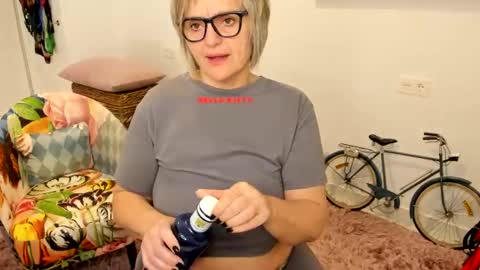 Snapshot of milfelladd69 chatting on 02.02.25 MilfElla online show from 02.02.25