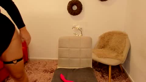 Snapshot of milfelladd69 chatting on 10.12.25 MilfElla online show from 10.12.25