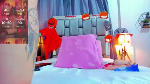 Snapshot of milfhorny_69 chatting on 10.29.25 LILI online show from 10.29.25