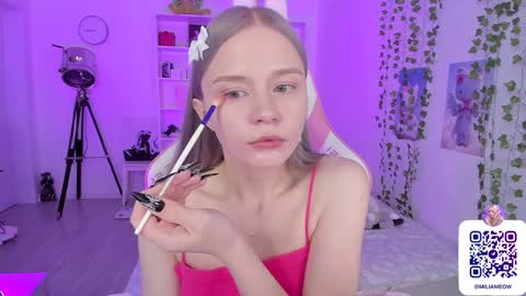 Snapshot of miliameow chatting on 12.19.24 Milia online show from 12.19.24