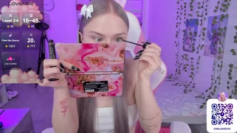 Snapshot of miliameow chatting on 12.20.24 Milia online show from 12.20.24