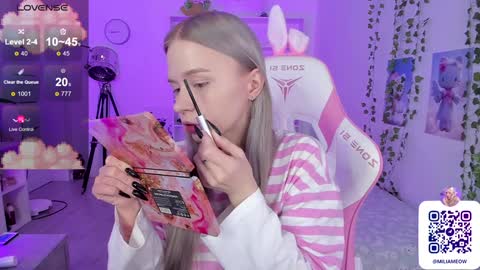 Snapshot of miliameow chatting on 12.22.24 Milia online show from 12.22.24