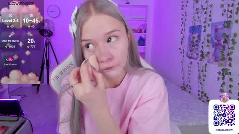 Snapshot of miliameow chatting on 12.23.24 Milia online show from 12.23.24