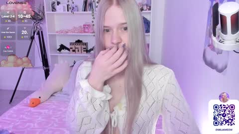 Snapshot of miliameow chatting on 01.11.25 Milia online show from 01.11.25