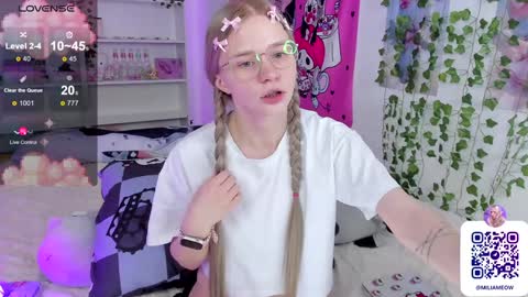 Snapshot of miliameow chatting on 02.02.25 Milia online show from 02.02.25