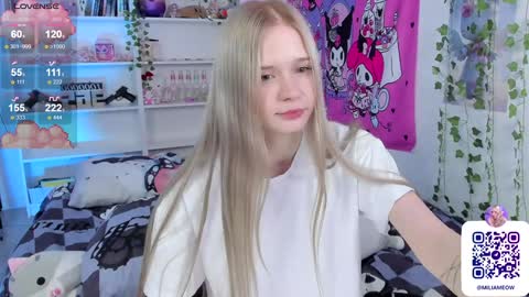 Snapshot of miliameow chatting on 02.04.25 Milia online show from 02.04.25