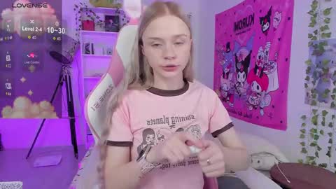 Snapshot of miliameow chatting on 02.21.25 Milia online show from 02.21.25