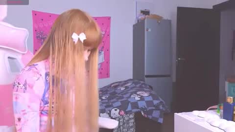 Snapshot of miliameow chatting on 10.24.25 Milia online show from 10.24.25