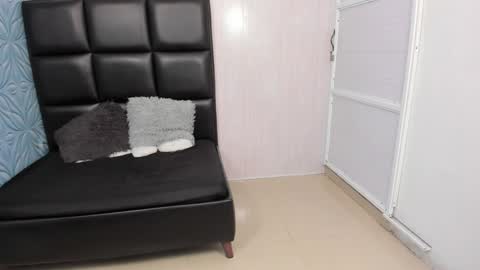 Snapshot of milk_max18 chatting on 02.09.25 MAX online show from 02.09.25