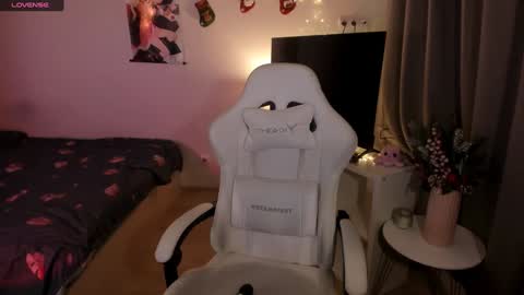 Lisa online show from 12.25.24