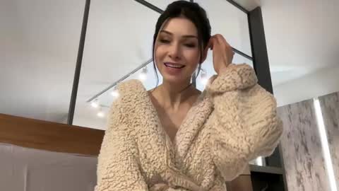 Snapshot of milla_bella chatting on 12.04.25 milla bella online show from 12.04.25