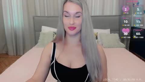 Snapshot of milla_na chatting on 09.18.25 Millana online show from 09.18.25