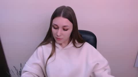 Snapshot of millasamsd chatting on 11.28.25 Milla online show from 11.28.25