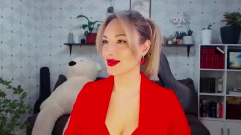 MillaXQueen online show from 02.08.26