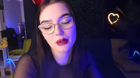 Snapshot of milliedoll chatting on 02.22.25 Millie online show from 02.22.25