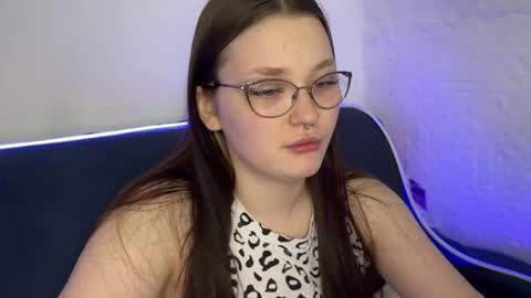 Snapshot of milliedoll chatting on 09.22.25 Millie online show from 09.22.25