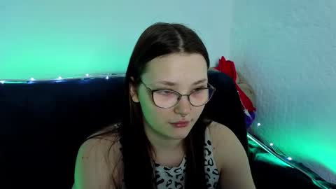 Snapshot of milliedoll chatting on 09.24.25 Millie online show from 09.24.25