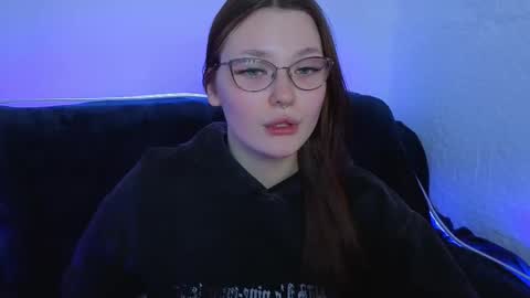 Snapshot of milliedoll chatting on 10.01.25 Millie online show from 10.01.25