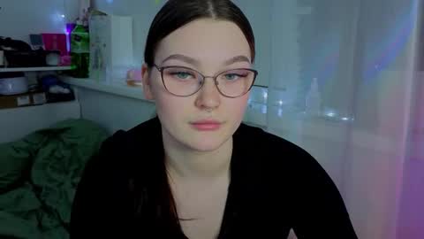 Snapshot of milliedoll chatting on 10.18.25 Millie online show from 10.18.25