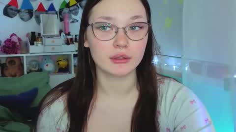 Snapshot of milliedoll chatting on 10.24.25 Millie online show from 10.24.25