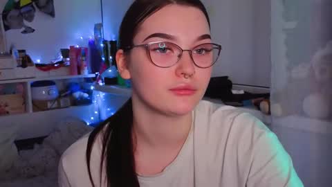 Snapshot of milliedoll chatting on 11.03.25 Millie online show from 11.03.25