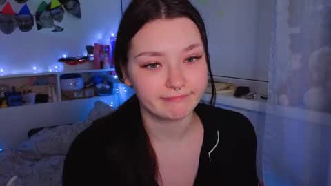 Snapshot of milliedoll chatting on 11.04.25 Millie online show from 11.04.25