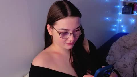 Snapshot of milliedoll chatting on 11.04.25 Millie online show from 11.04.25