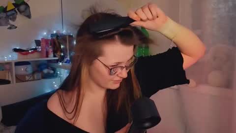 Snapshot of milliedoll chatting on 11.06.25 Millie online show from 11.06.25