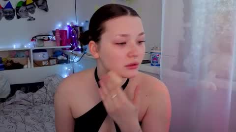 Snapshot of milliedoll chatting on 11.11.25 Millie online show from 11.11.25