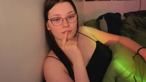 Snapshot of milliedoll chatting on 11.13.25 Millie online show from 11.13.25