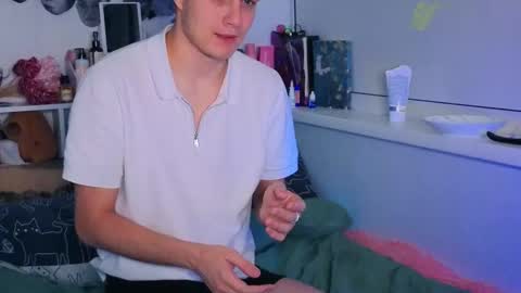 Snapshot of milliedoll chatting on 11.14.25 Millie online show from 11.14.25