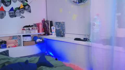 Snapshot of milliedoll chatting on 11.19.25 Millie online show from 11.19.25