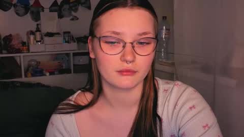 Snapshot of milliedoll chatting on 11.20.25 Millie online show from 11.20.25