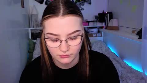 Snapshot of milliedoll chatting on 11.24.25 Millie online show from 11.24.25