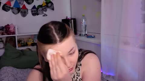 Snapshot of milliedoll chatting on 11.27.25 Millie online show from 11.27.25