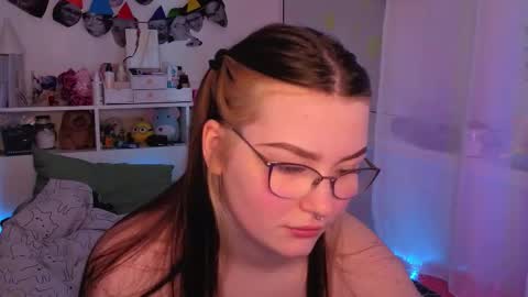 Snapshot of milliedoll chatting on 11.28.25 Millie online show from 11.28.25