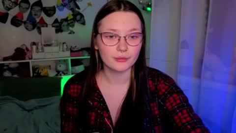 Snapshot of milliedoll chatting on 12.22.25 Millie online show from 12.22.25