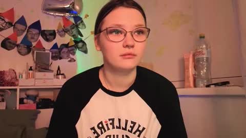 Snapshot of milliedoll chatting on 01.09.26 Millie online show from 01.09.26