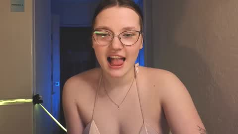 Snapshot of milliedoll chatting on 02.05.26 Millie online show from 02.05.26