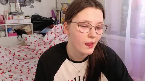 Snapshot of milliedoll chatting on 02.25.26 Millie online show from 02.25.26