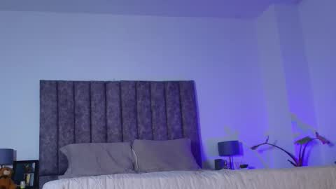 Mila  online show from 09.18.25