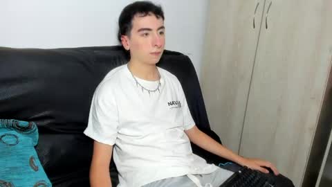 Snapshot of milogm_ chatting on 05.25.26 milogm_ online show from 05.25.26