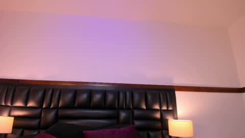 Milu Wallace  online show from 02.27.25