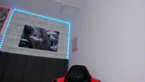 Snapshot of miluuu18 chatting on 02.14.25 Miluu online show from 02.14.25