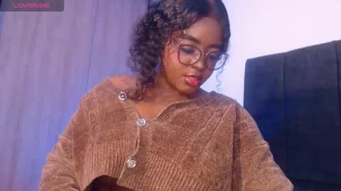 Snapshot of mimi_gil chatting on 12.19.25 Mimi online show from 12.19.25