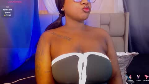 Snapshot of mimi_gil chatting on 02.19.26 Mimi online show from 02.19.26