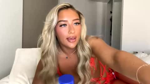 Mimi Monroe  online show from 12.14.25