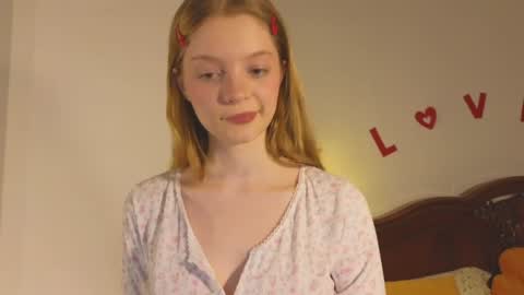 Snapshot of mimichelle chatting on 12.30.24 mimichelle online show from 12.30.24