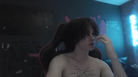 Snapshot of min1pekka chatting on 10.13.25 Max online show from 10.13.25