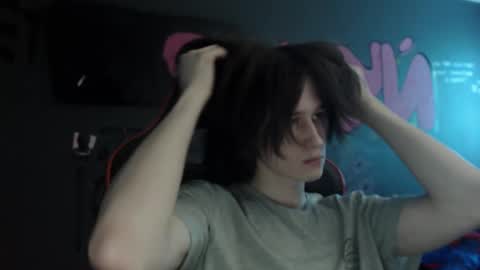 Snapshot of min1pekka chatting on 11.26.25 Max online show from 11.26.25